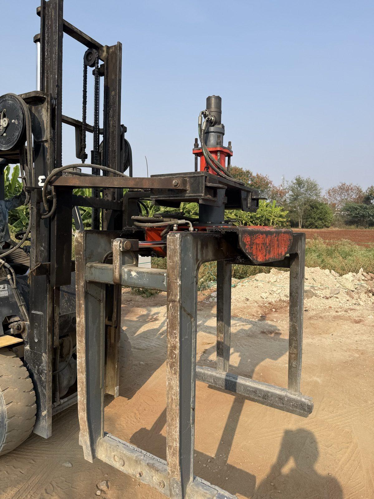 SAE 01 brick grabber arm and frame mounted on a forklift, front view
